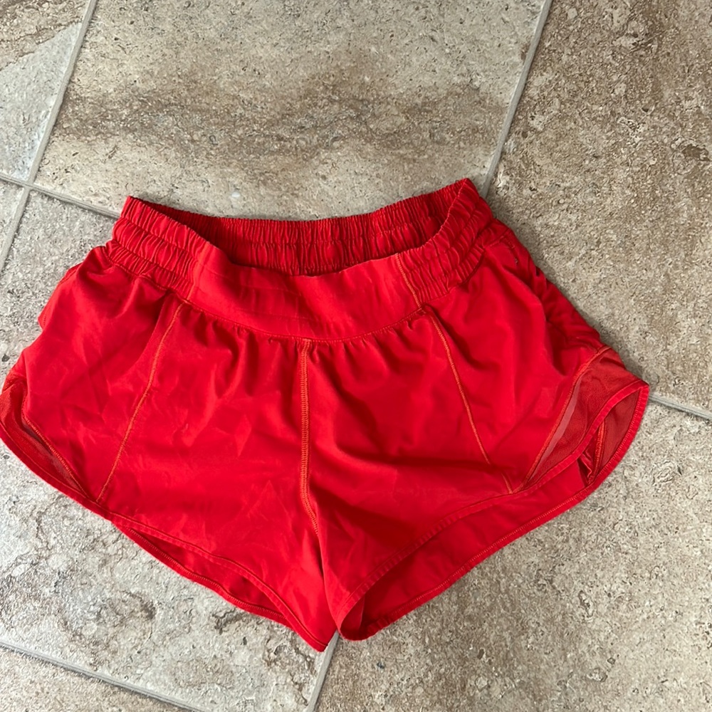 Lululemon Hot Heat Hotty Hot 2.5 shorts size 6